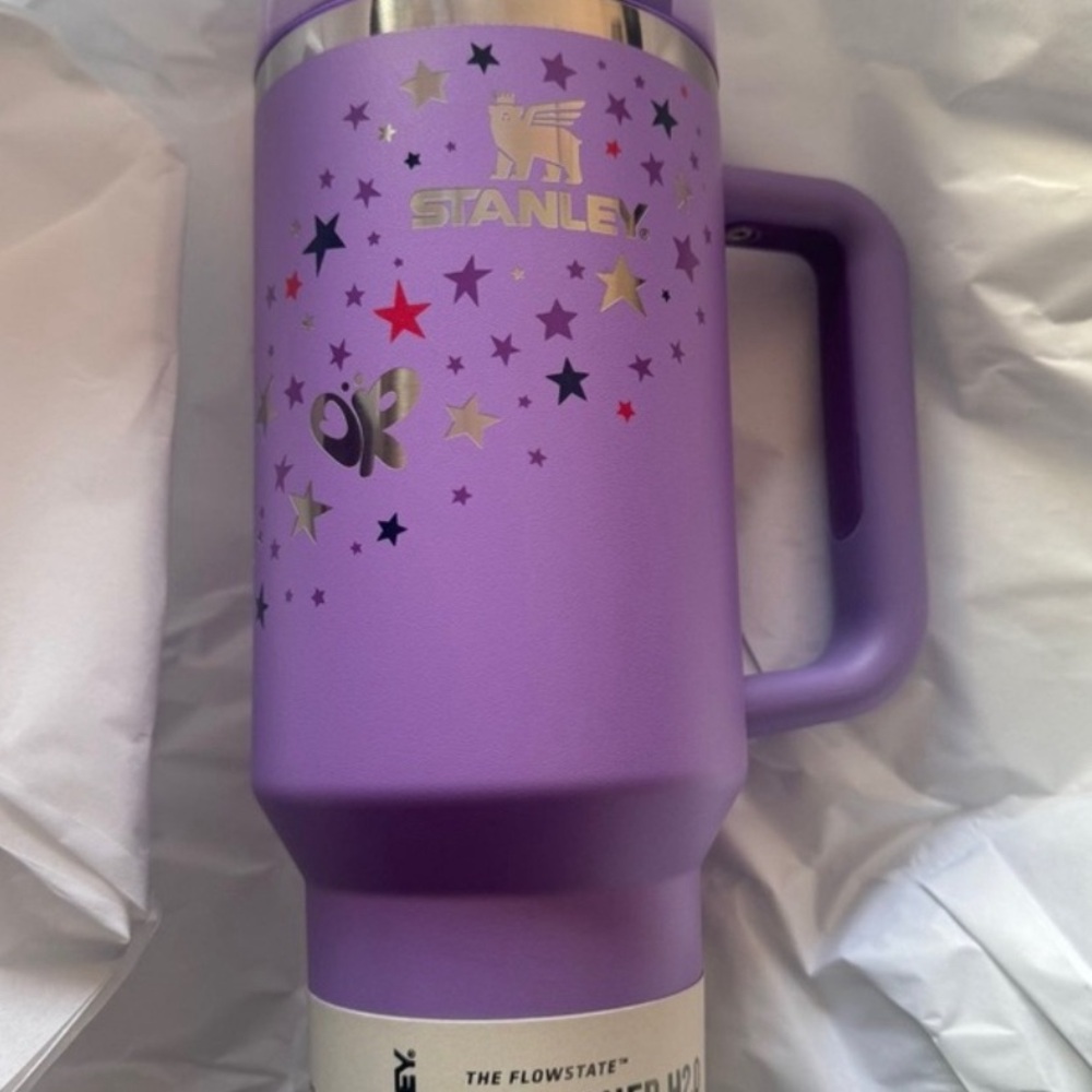 Stanley x Olivia Rodrigo Quencher H2.0
FlowState Tumbler 40 OZ/1.18 L Purple Cup